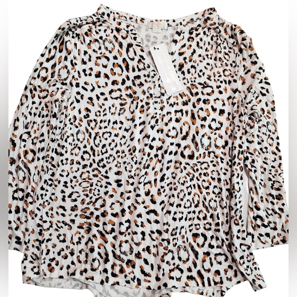 FINN & GRACE Tops - FINN & GRACE -NWT women long sleeve blouse size S -